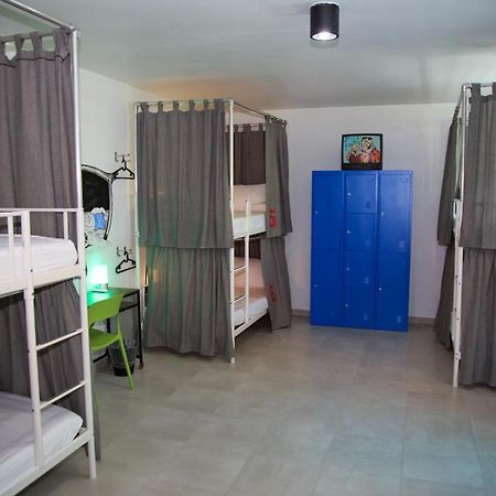 Nomada Beach Hostel- Isla Verde ซานฮวน ภายนอก รูปภาพ