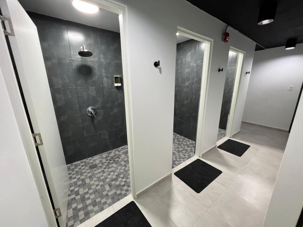 Nomada Beach Hostel- Isla Verde ซานฮวน ภายนอก รูปภาพ