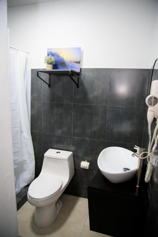 Nomada Beach Hostel- Isla Verde ซานฮวน ภายนอก รูปภาพ