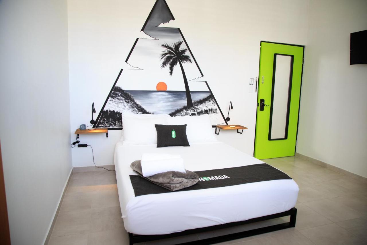 Nomada Beach Hostel- Isla Verde ซานฮวน ภายนอก รูปภาพ